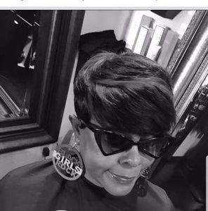 Meet your Posher, Twila